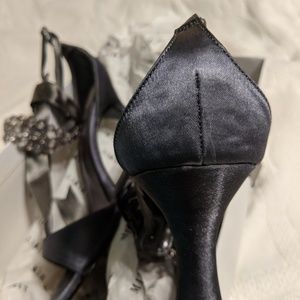 Kitten heel dress shoes